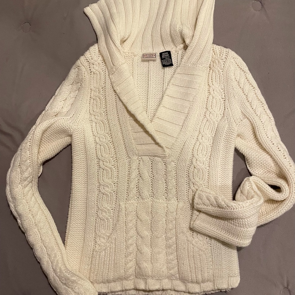 Arizona brand off white knit sweater.